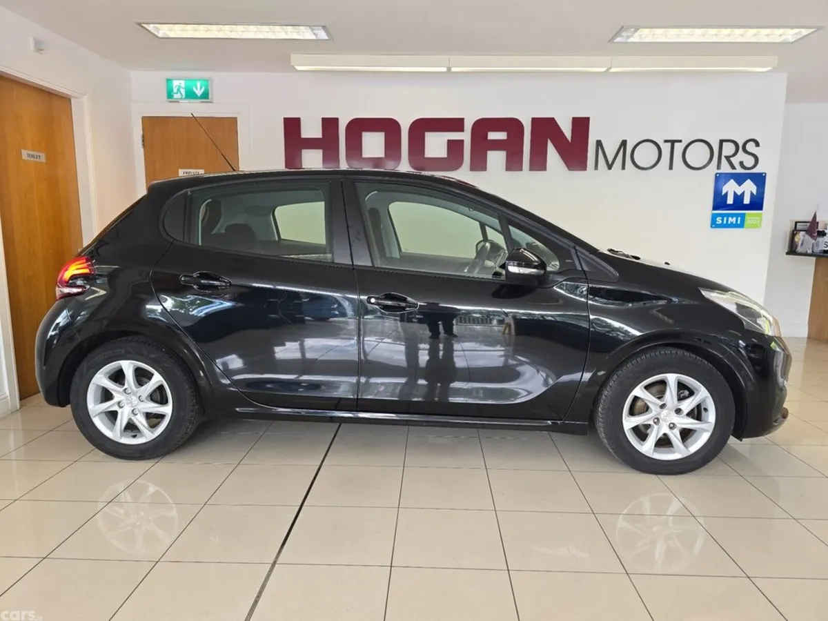 Peugeot 208 Hatchback, Petrol, 2018, Black
