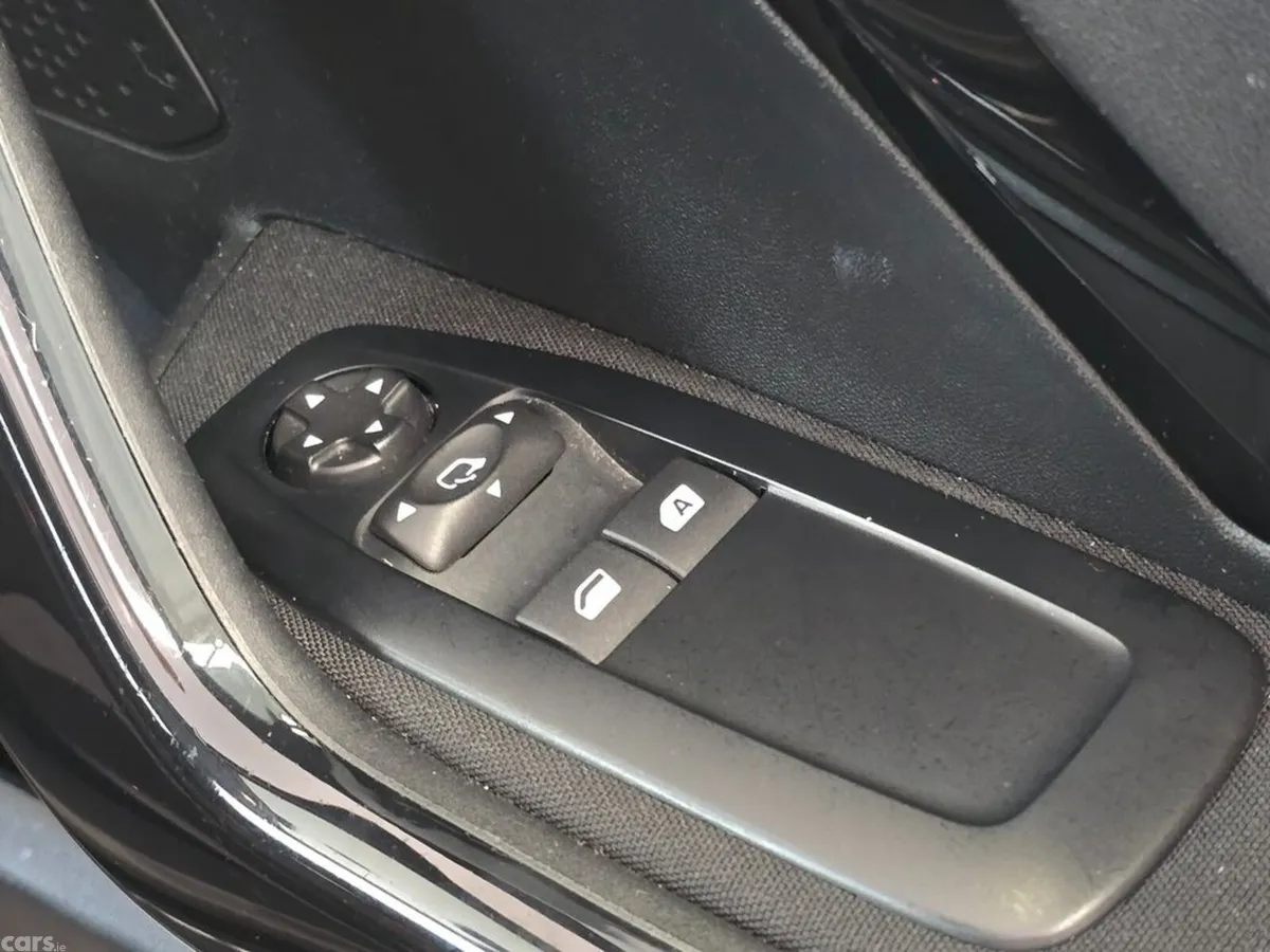 Peugeot 208 Hatchback, Petrol, 2018, Black