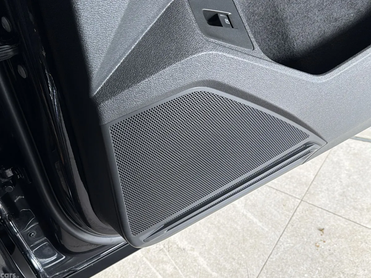 Volkswagen Tiguan SUV, Petrol Hybrid, 2023, Black