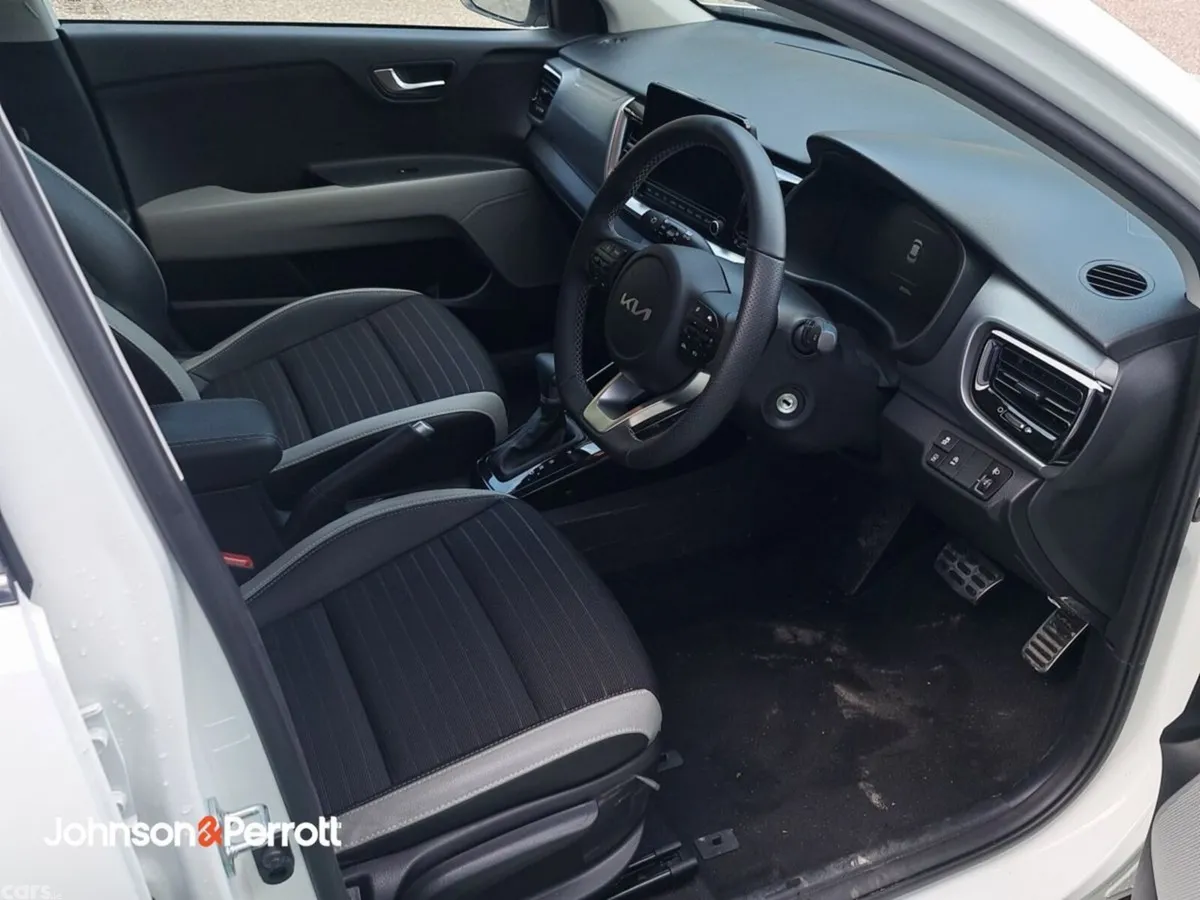 Kia Stonic Estate, Petrol Hybrid, 2026, White