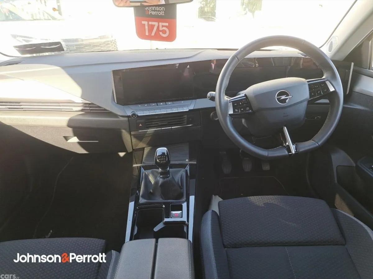 Opel Astra Hatchback, Petrol, 2024, Black