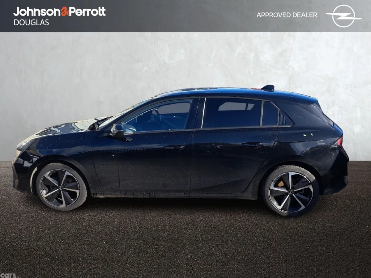 Opel Astra Hatchback, Petrol, 2024, Black