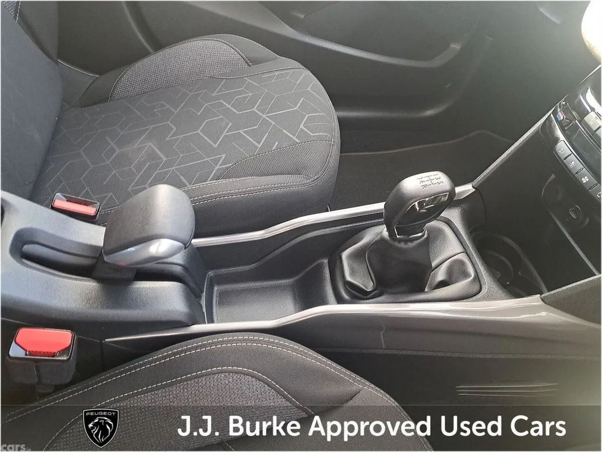 Peugeot 2008 MPV, Diesel, 2018, Black