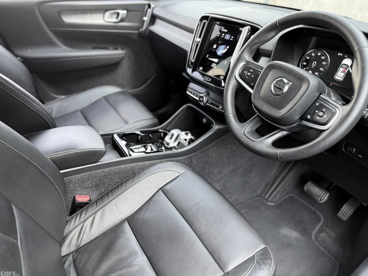 Volvo XC40 SUV, Petrol Hybrid, 2022, Grey