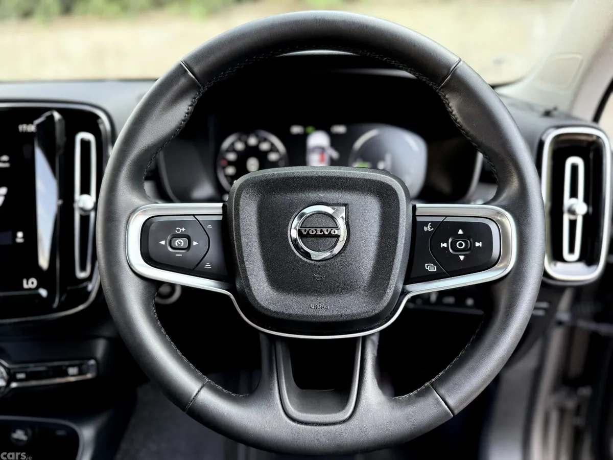 Volvo XC40 SUV, Petrol Hybrid, 2022, Grey