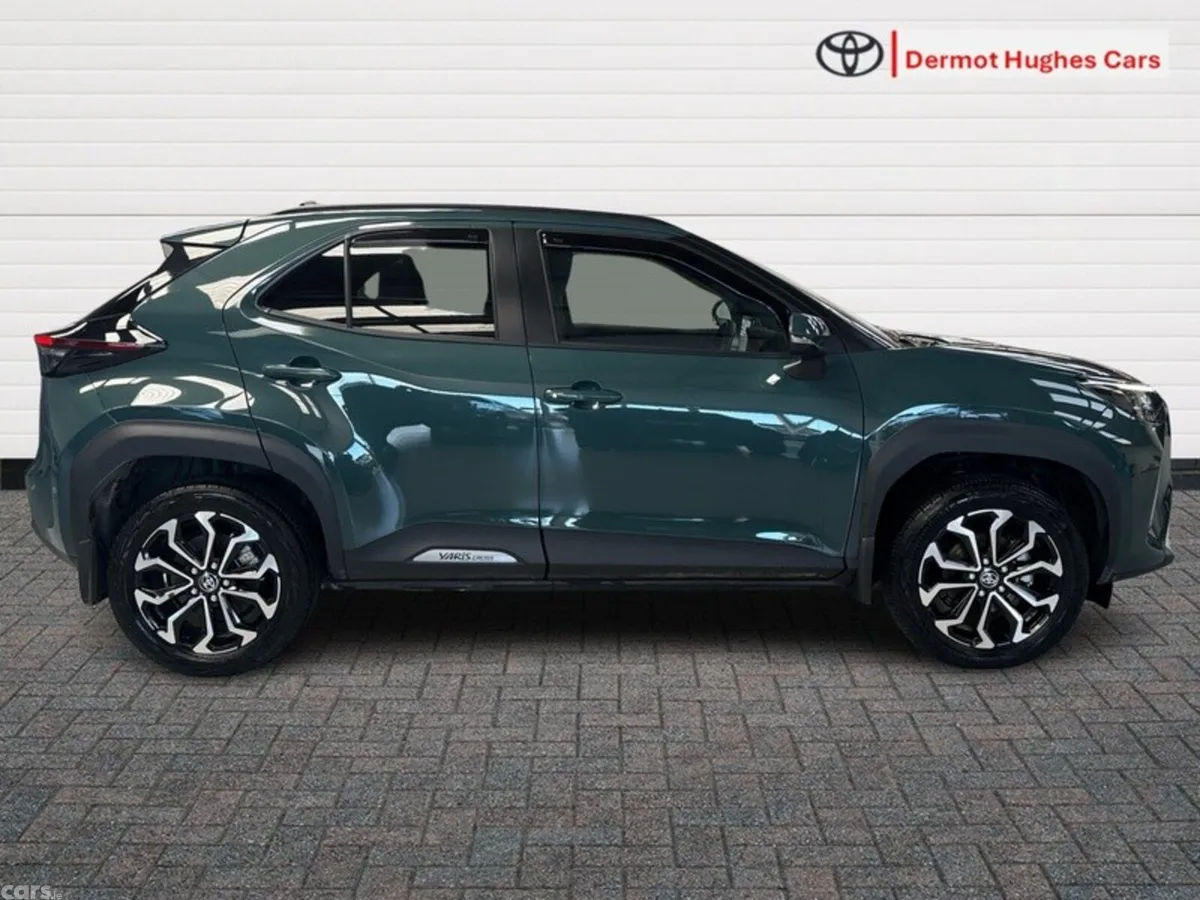 Toyota Yaris Cross Hatchback, Petrol Hybrid, 2026, Green