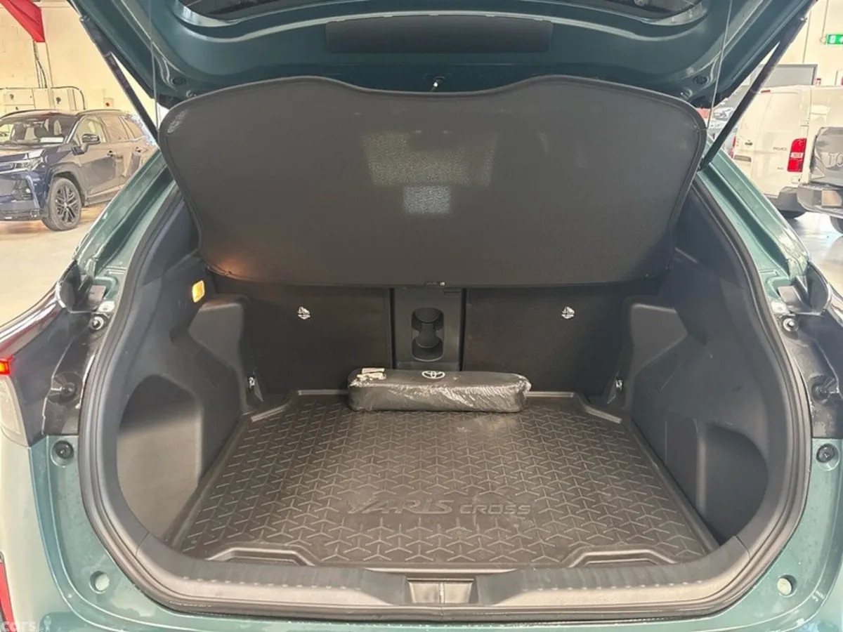 Toyota Yaris Cross Hatchback, Petrol Hybrid, 2026, Green