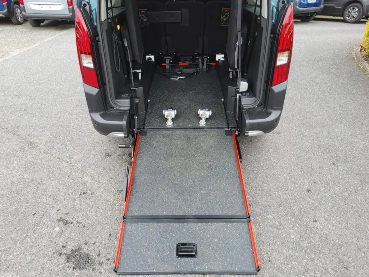 Peugeot Rifter MPV, Diesel, 2026, Blue