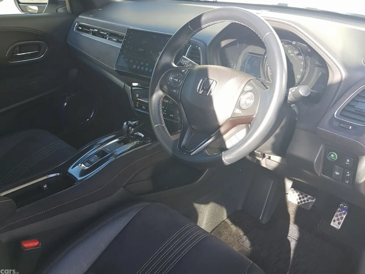 Honda Vezel SUV, Petrol Hybrid, 2021, White