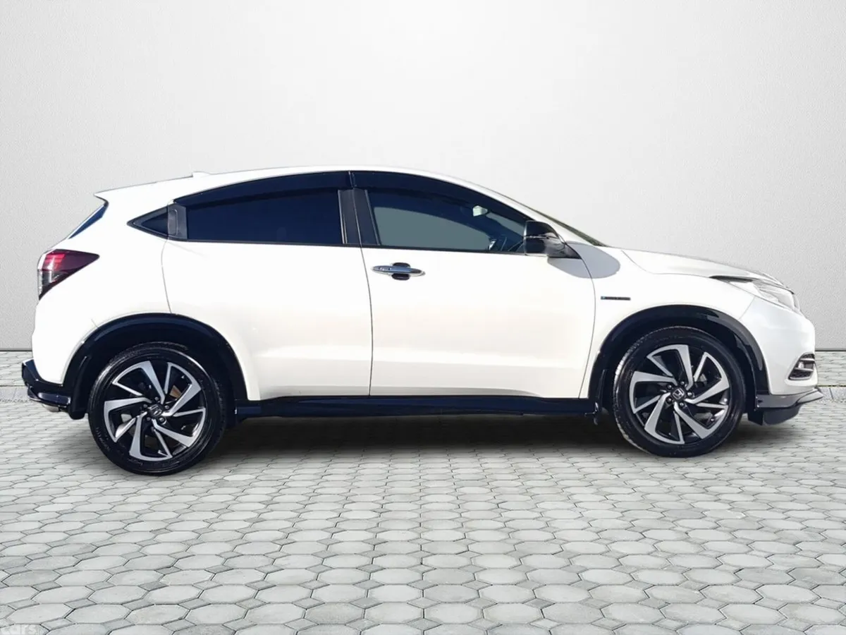 Honda Vezel SUV, Petrol Hybrid, 2021, White