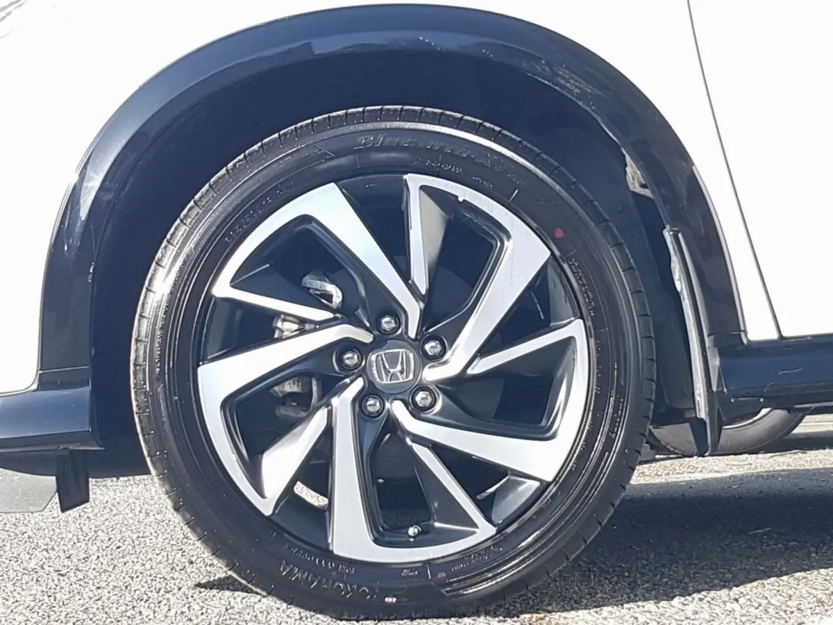 Honda Vezel SUV, Petrol Hybrid, 2021, White