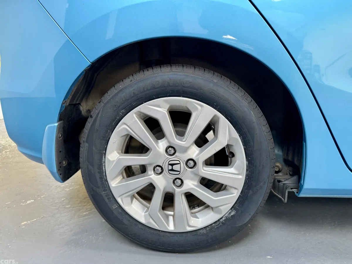 Honda Fit Hatchback, Petrol Hybrid, 2018, Blue