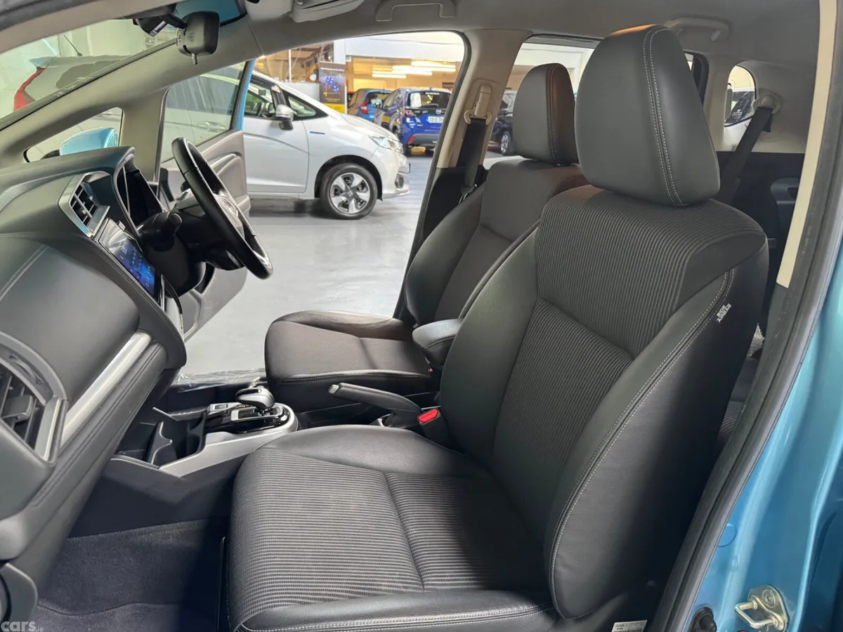 Honda Fit Hatchback, Petrol Hybrid, 2018, Blue