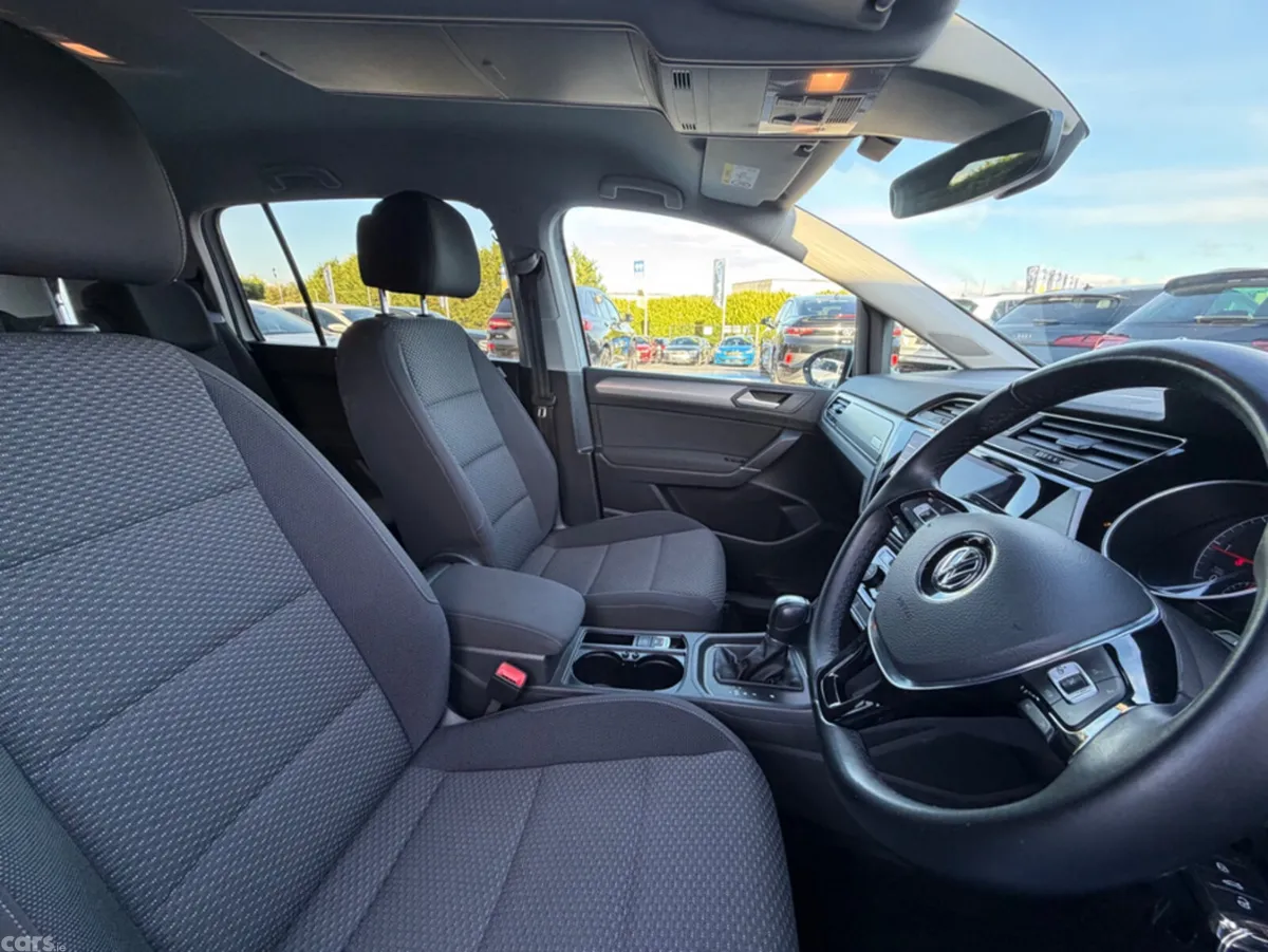 Volkswagen Touran MPV, Diesel, 2019, White