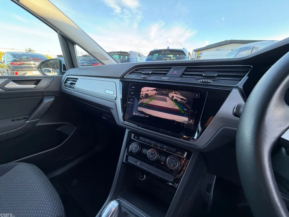 Volkswagen Touran MPV, Diesel, 2019, White