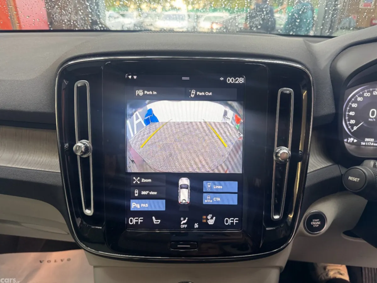Volvo XC40 SUV, Petrol Hybrid, 2021, White