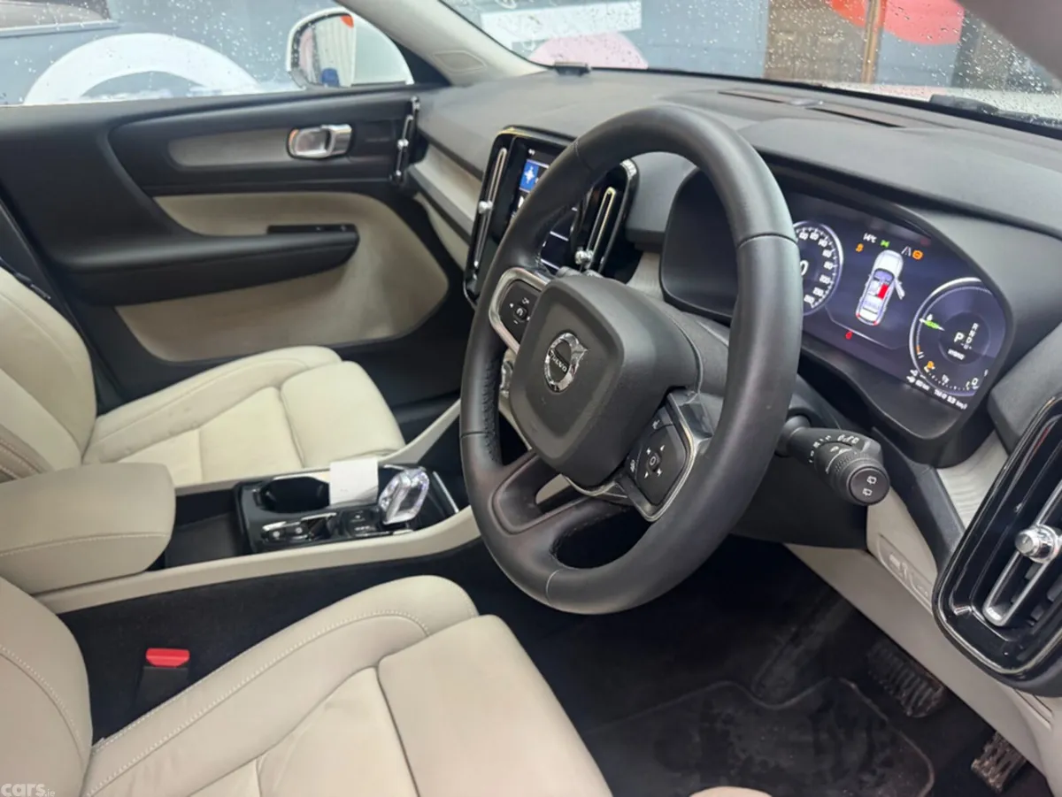 Volvo XC40 SUV, Petrol Hybrid, 2021, White