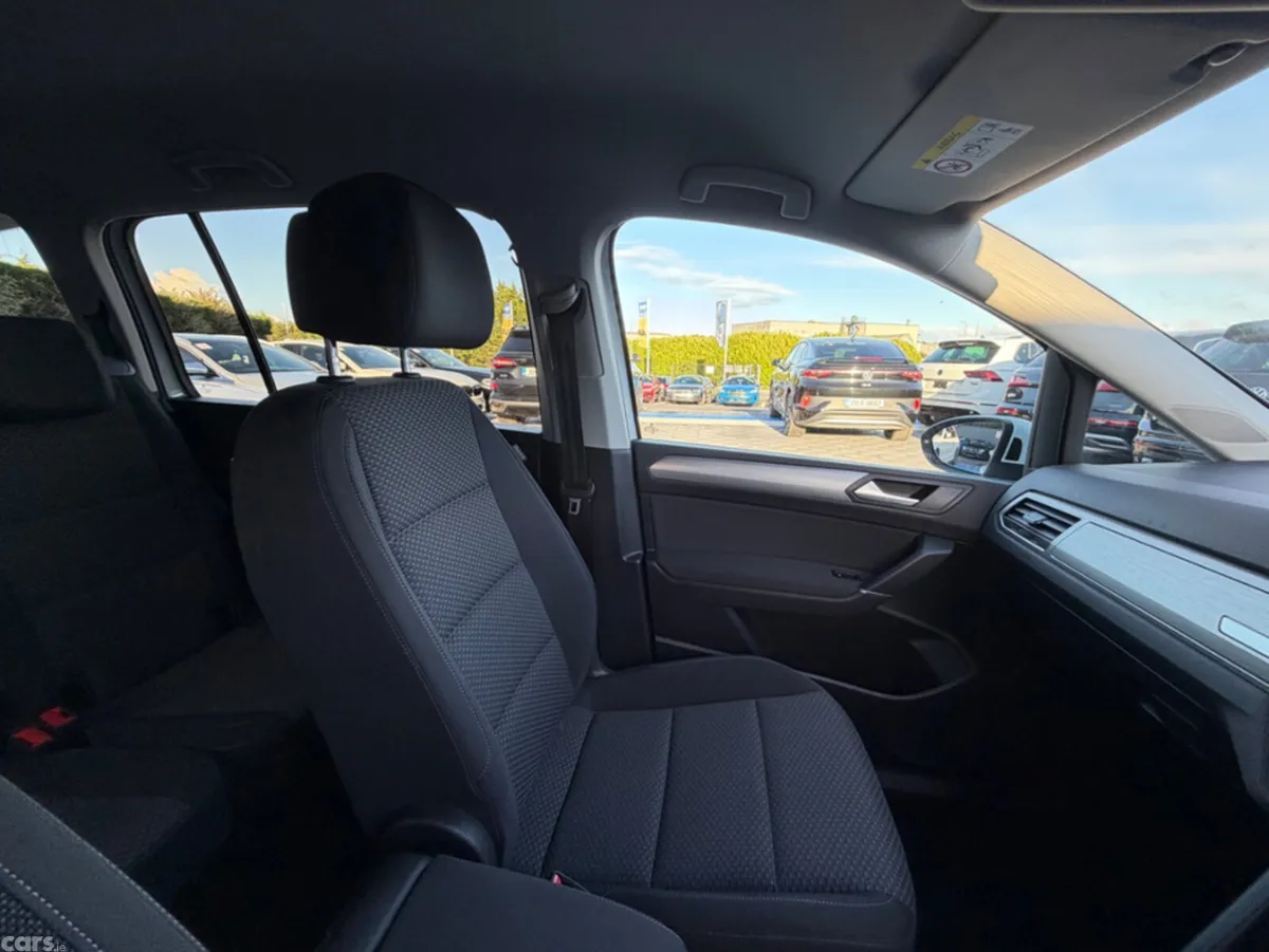 Volkswagen Touran MPV, Diesel, 2019, White