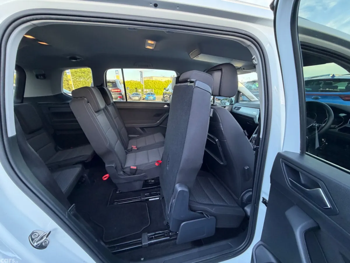 Volkswagen Touran MPV, Diesel, 2019, White