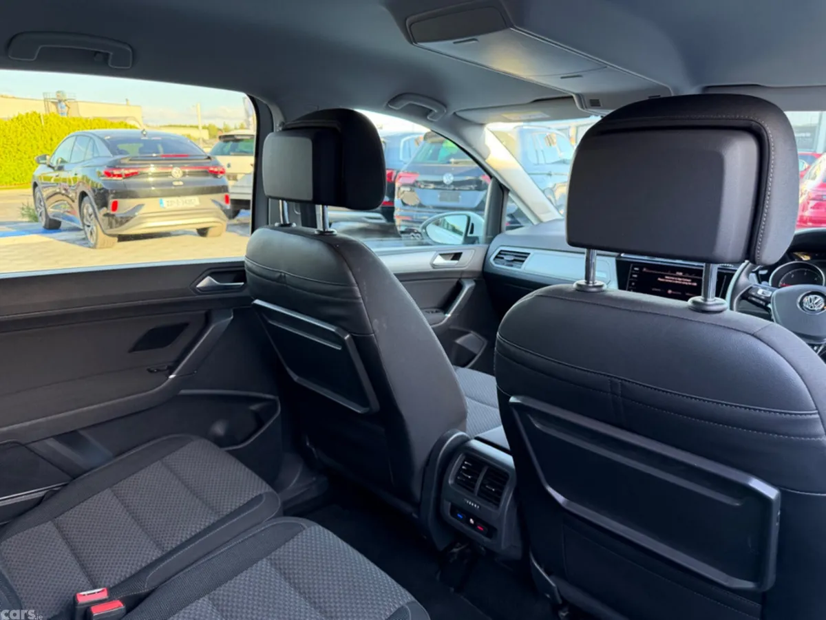 Volkswagen Touran MPV, Diesel, 2019, White