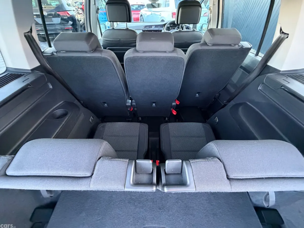 Volkswagen Touran MPV, Diesel, 2019, White