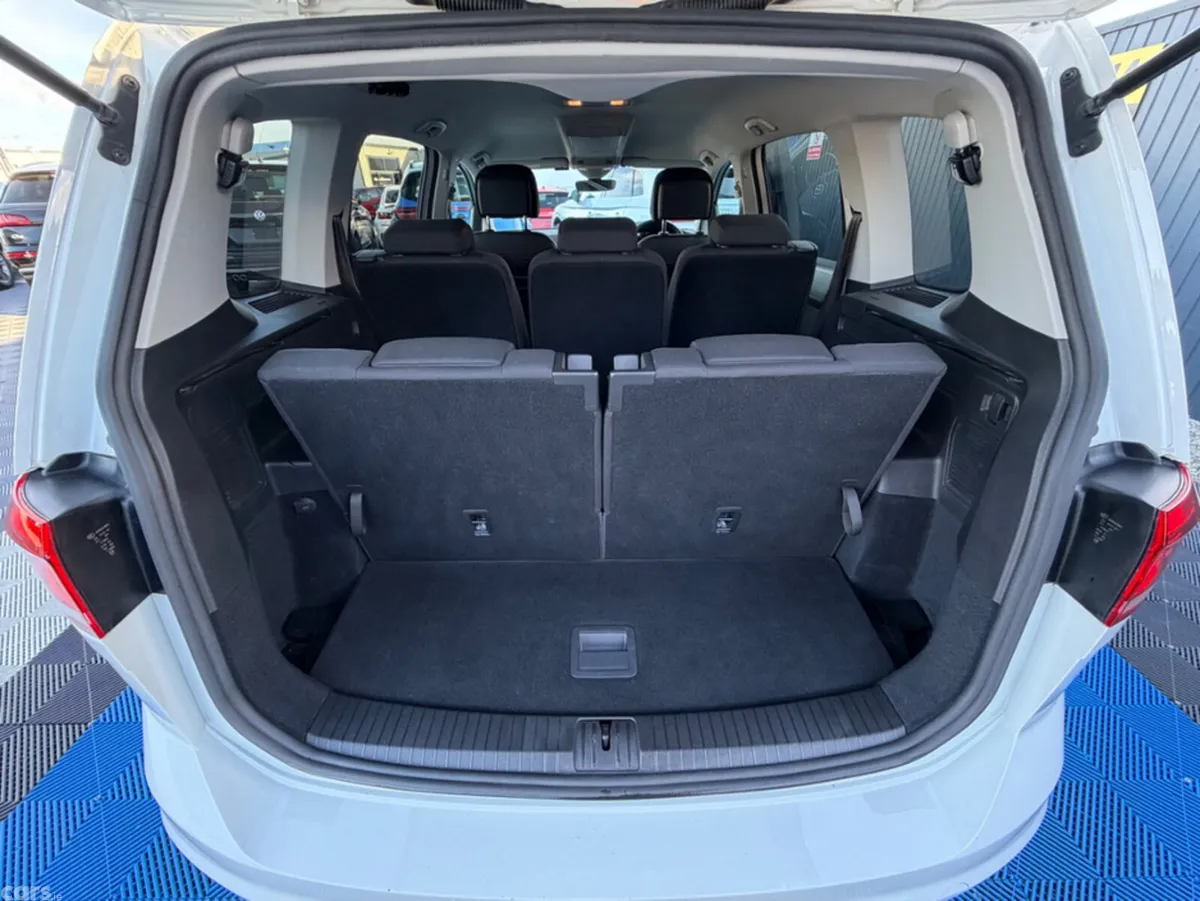 Volkswagen Touran MPV, Diesel, 2019, White