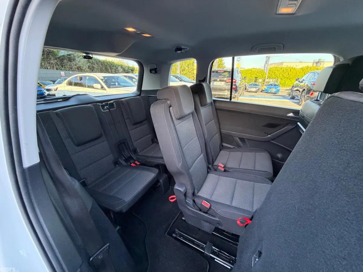 Volkswagen Touran MPV, Diesel, 2019, White