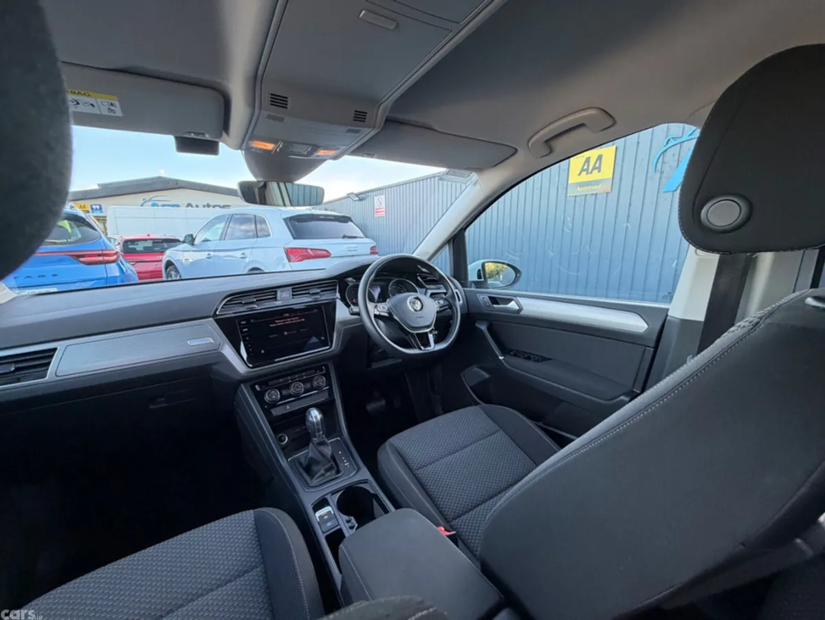 Volkswagen Touran MPV, Diesel, 2019, White
