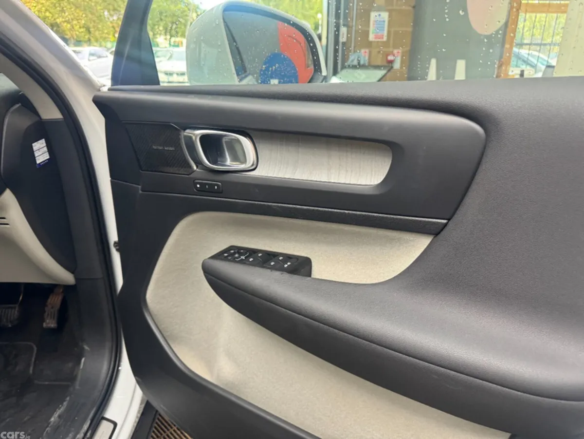 Volvo XC40 SUV, Petrol Hybrid, 2021, White