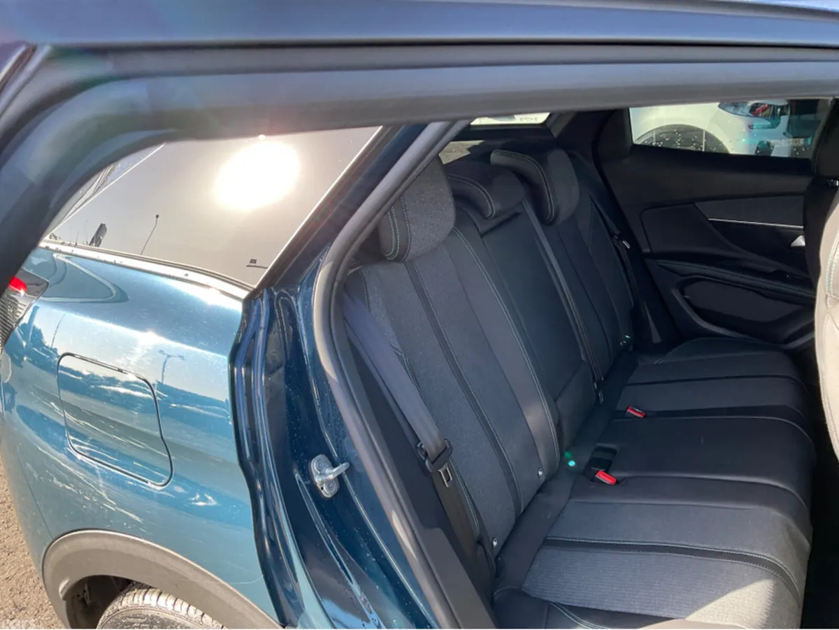 Peugeot 3008 MPV, Diesel, 2023, Blue