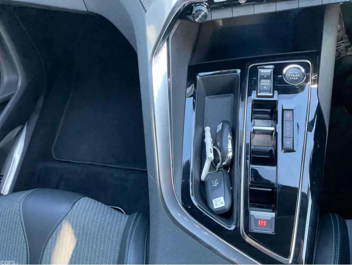 Peugeot 3008 MPV, Diesel, 2023, Blue