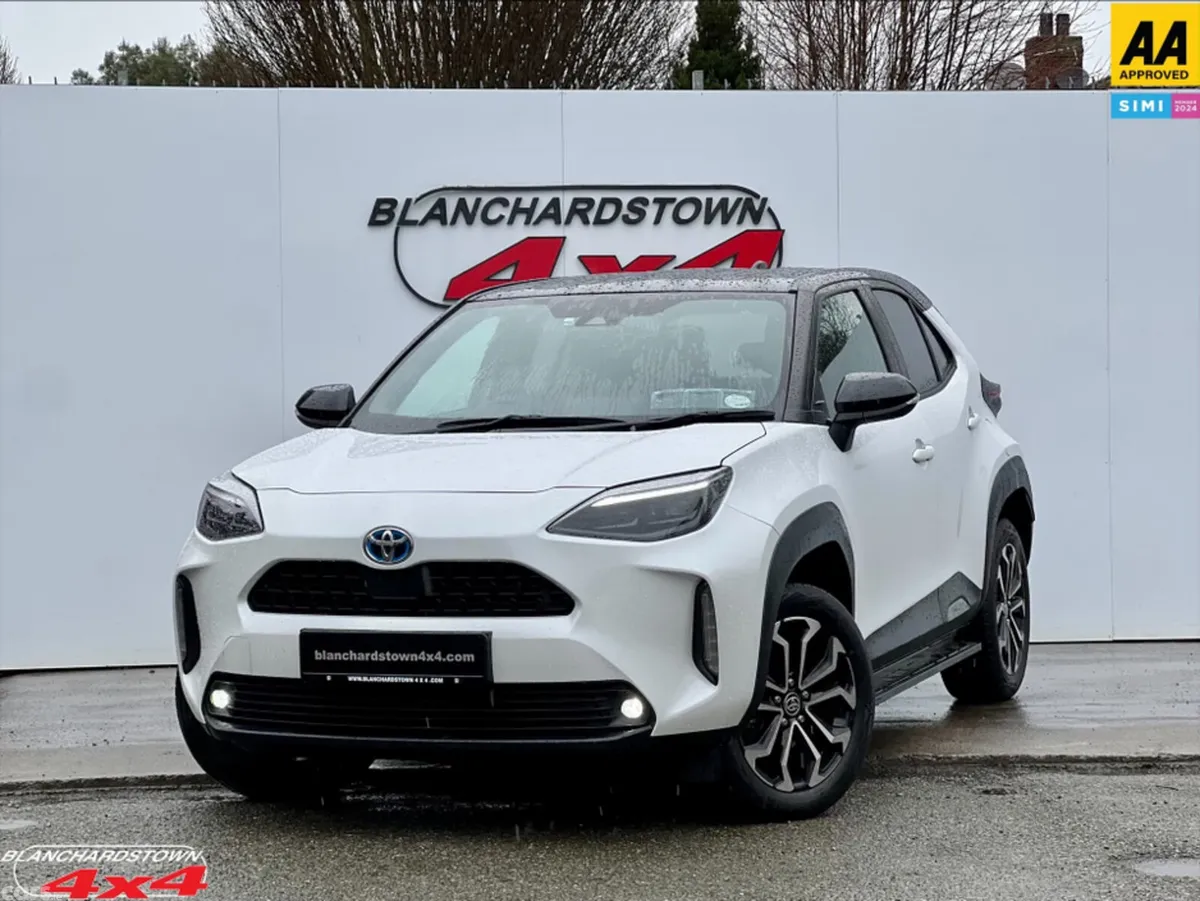 Toyota Yaris Hatchback, Petrol Hybrid, 2023, White