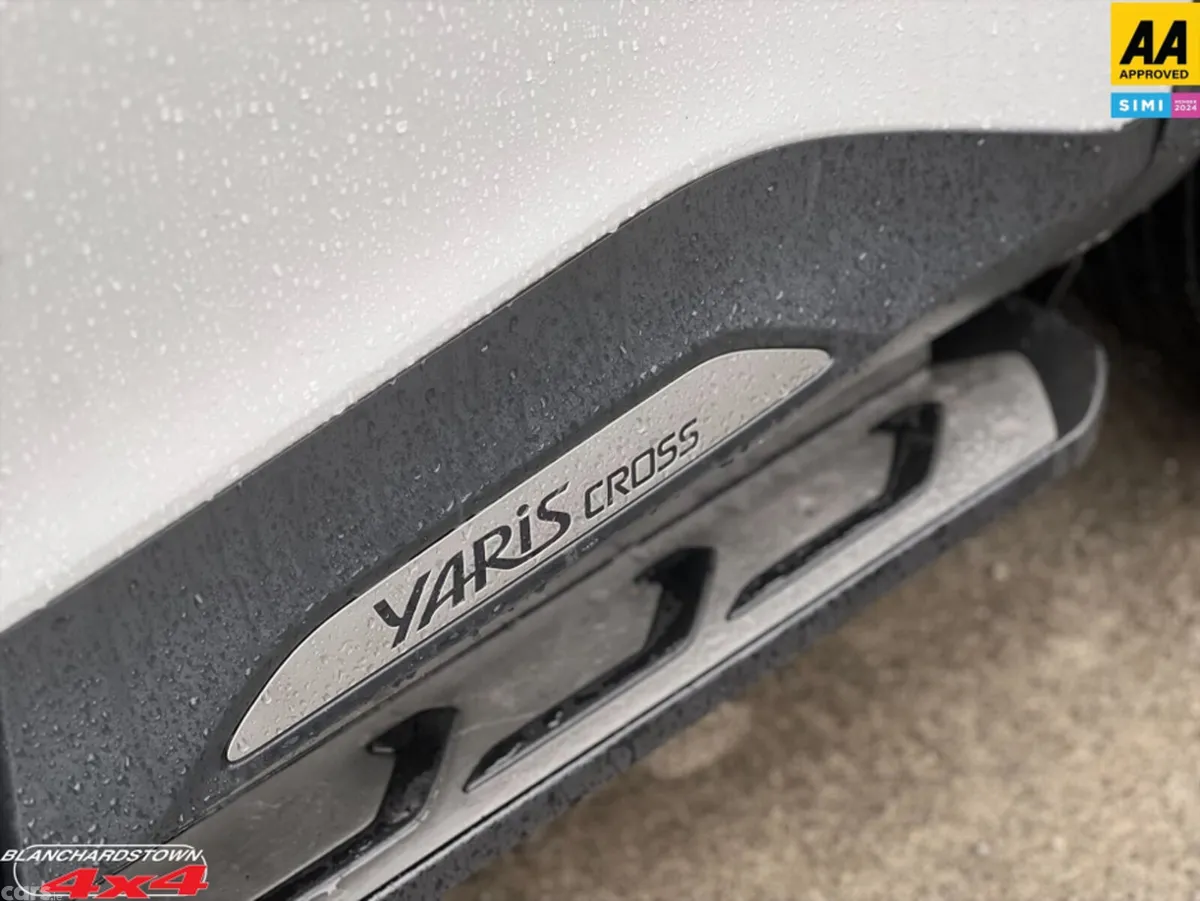 Toyota Yaris Hatchback, Petrol Hybrid, 2023, White
