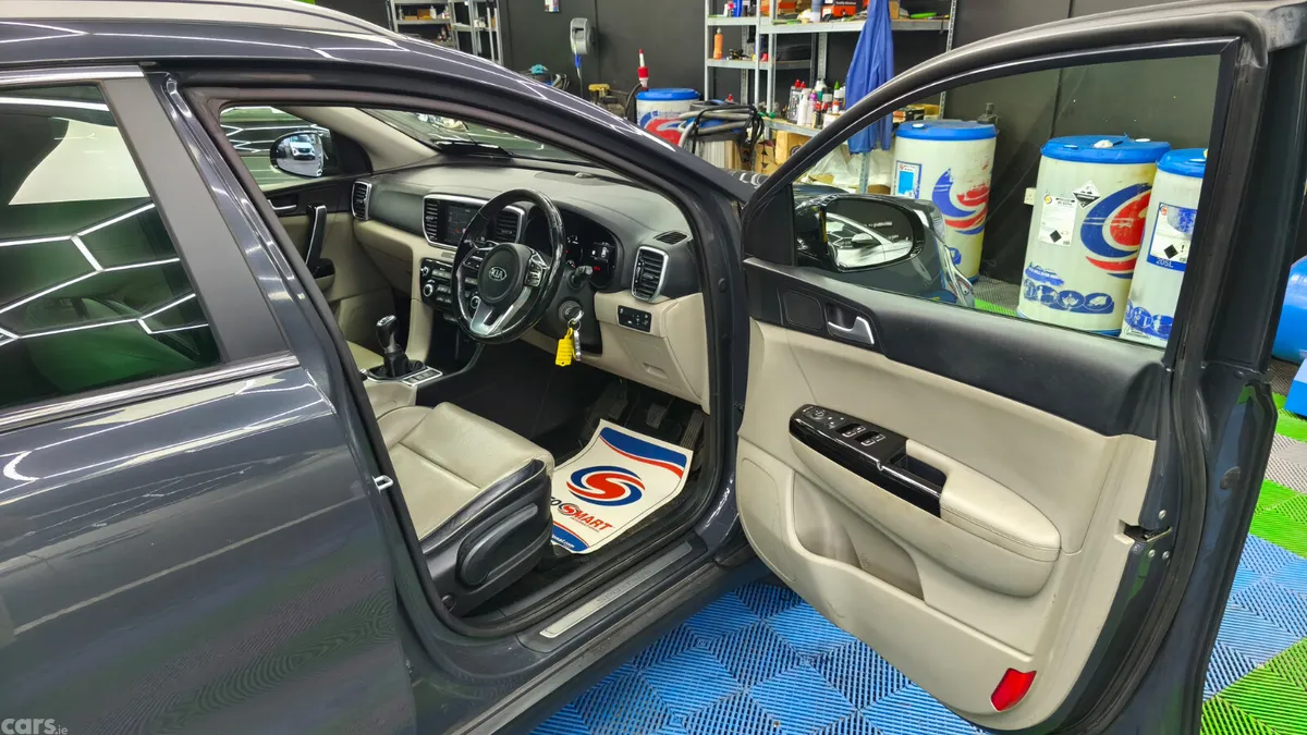 Kia Sportage SUV, Diesel Hybrid, 2020, Grey
