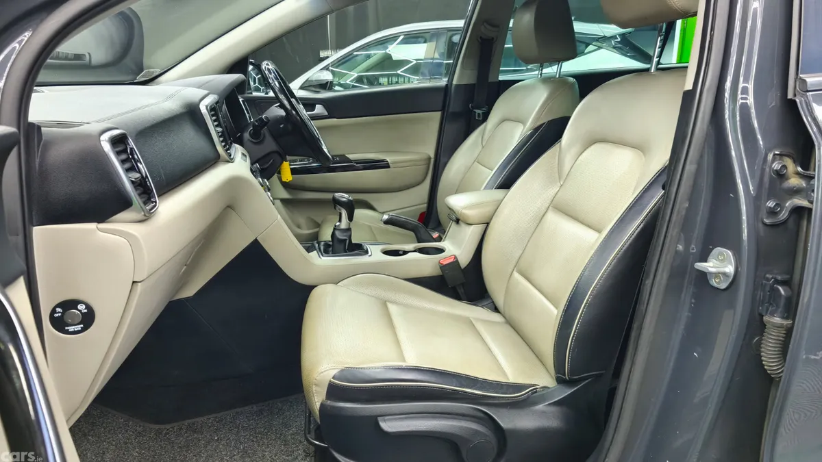 Kia Sportage SUV, Diesel Hybrid, 2020, Grey
