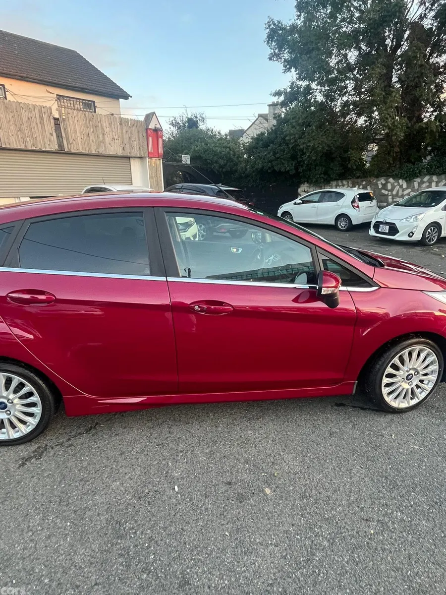 Ford Fiesta Hatchback, Petrol, 2014, Red