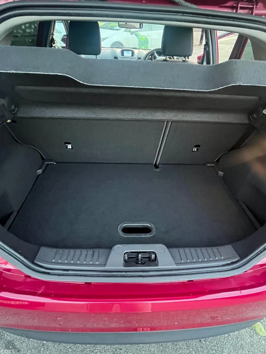 Ford Fiesta Hatchback, Petrol, 2014, Red