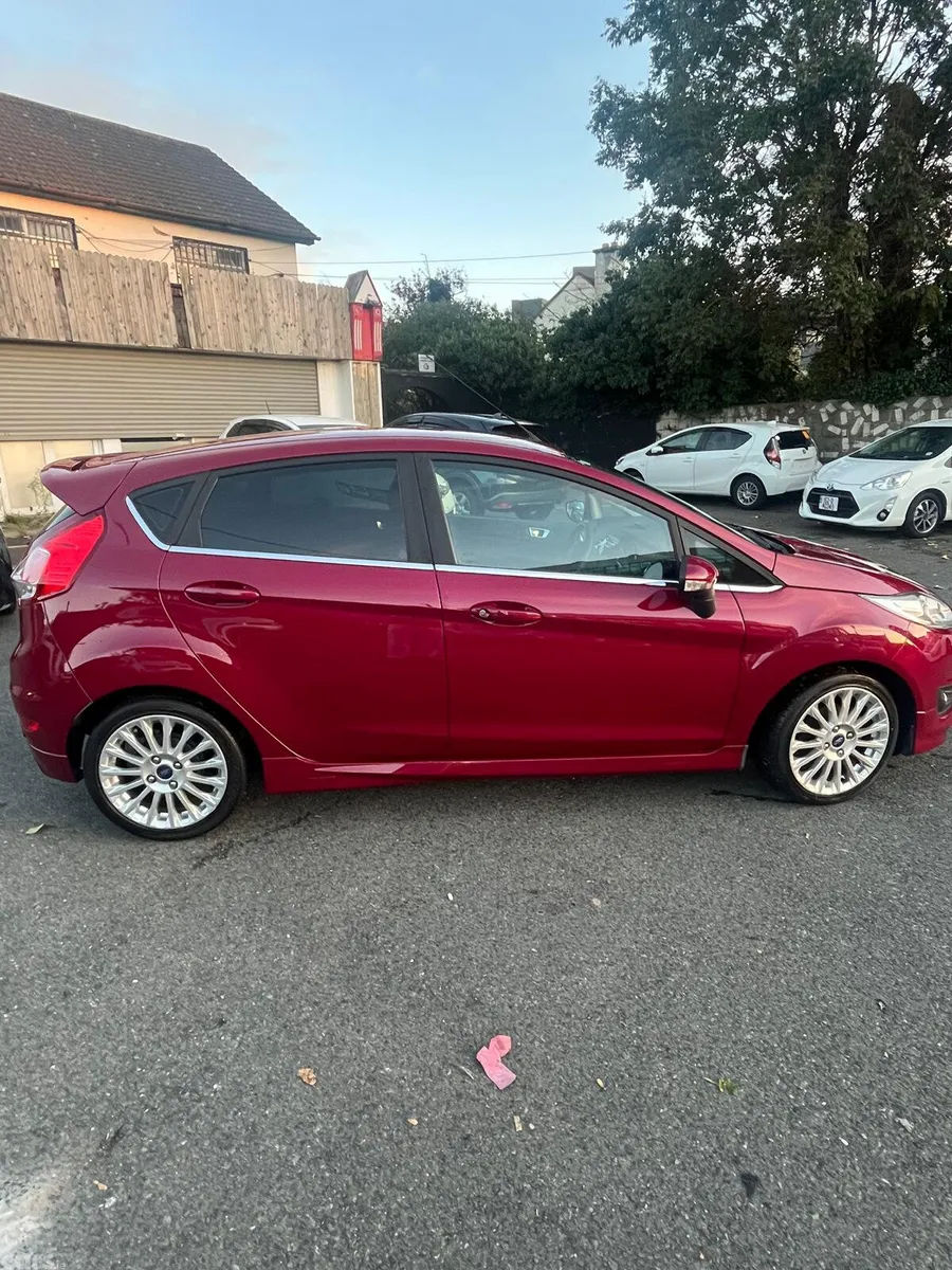 Ford Fiesta Hatchback, Petrol, 2014, Red