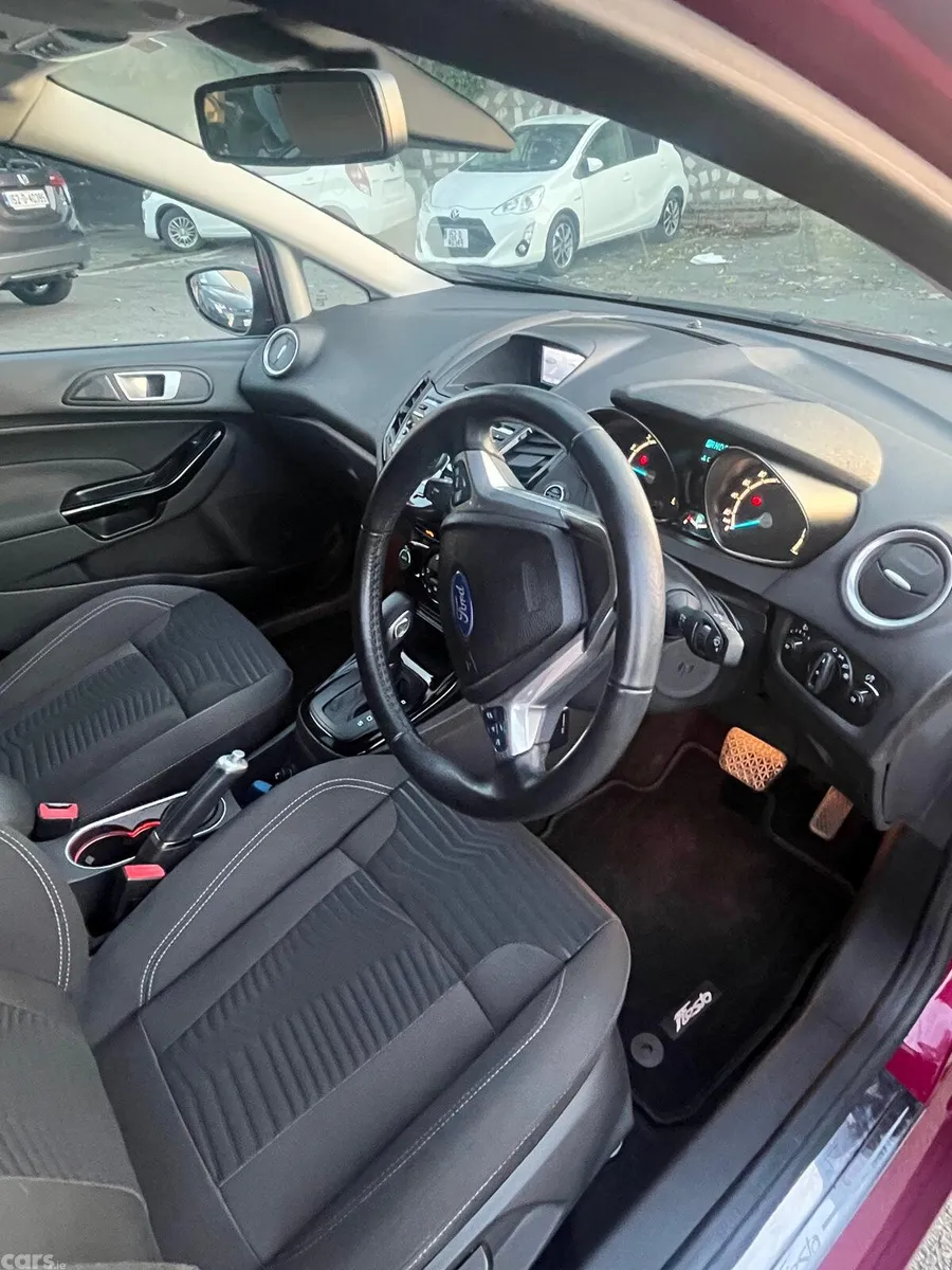 Ford Fiesta Hatchback, Petrol, 2014, Red