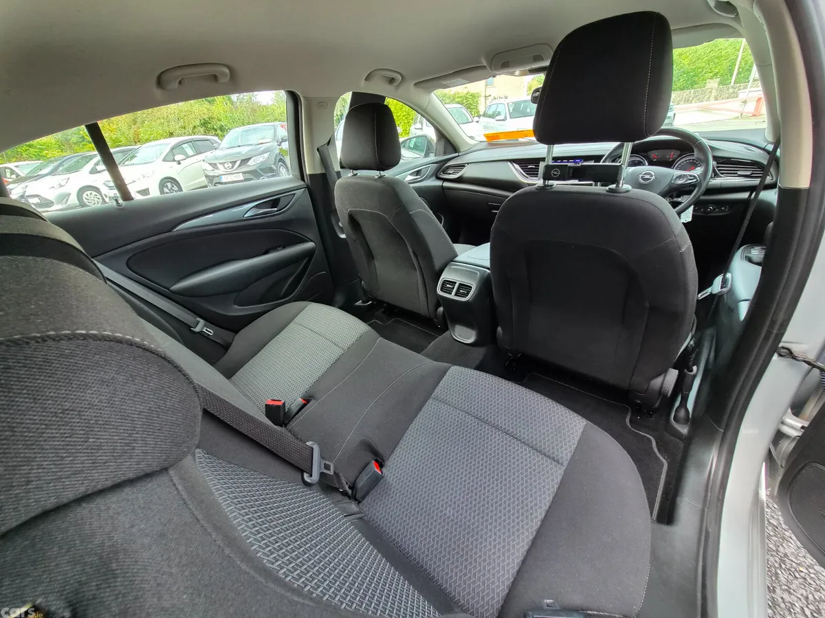 Opel Insignia Hatchback, Diesel, 2022, Grey