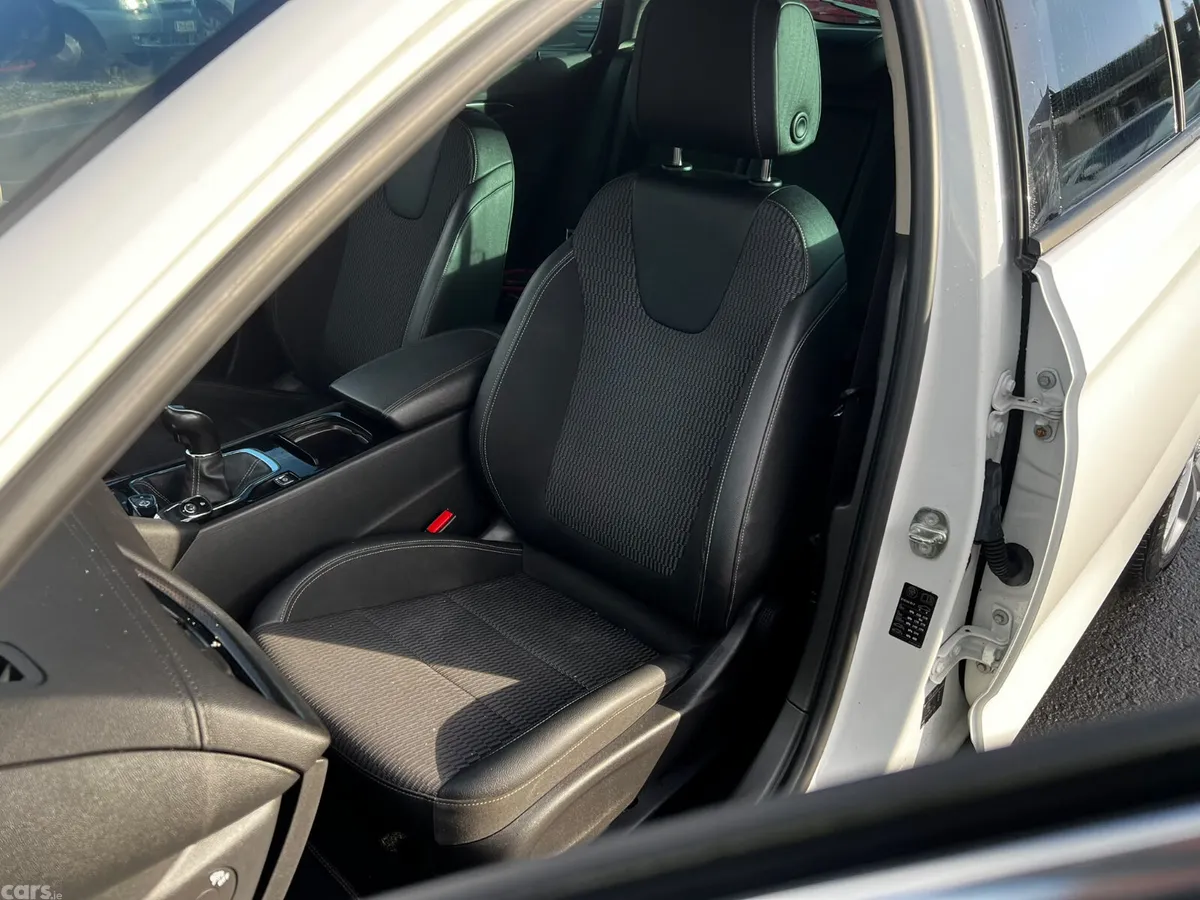 Opel Insignia Hatchback, Diesel, 2018, White