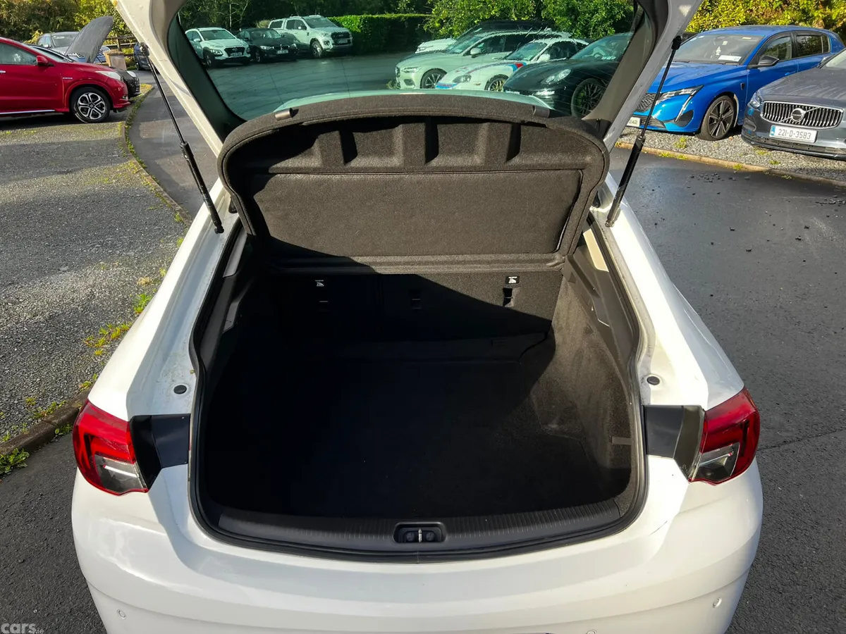Opel Insignia Hatchback, Diesel, 2018, White