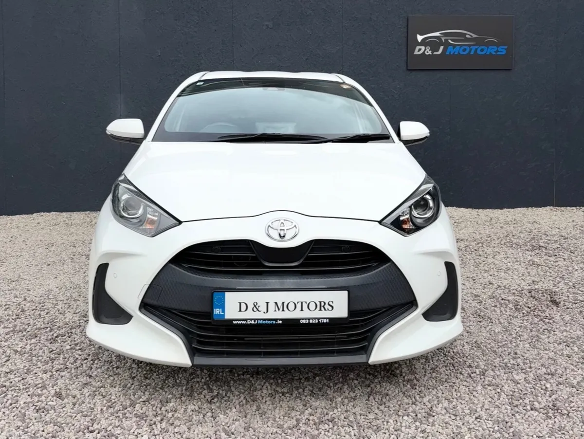 Toyota Yaris Hatchback, Petrol, 2021, White