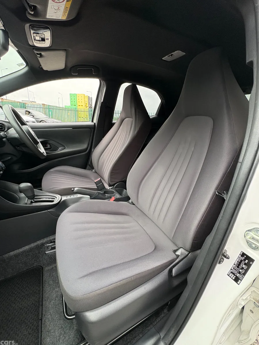 Toyota Yaris Hatchback, Petrol, 2021, White