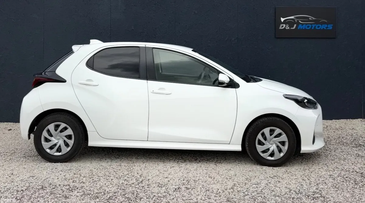 Toyota Yaris Hatchback, Petrol, 2021, White