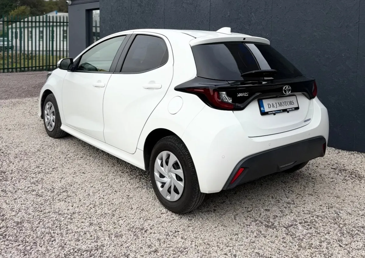 Toyota Yaris Hatchback, Petrol, 2021, White
