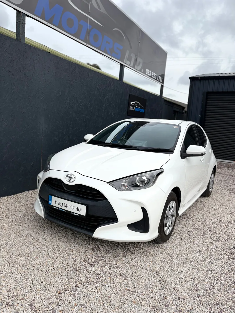 Toyota Yaris Hatchback, Petrol, 2021, White
