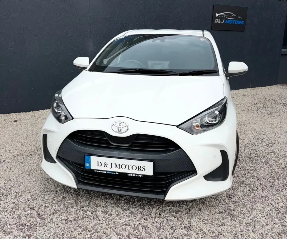 Toyota Yaris Hatchback, Petrol, 2021, White