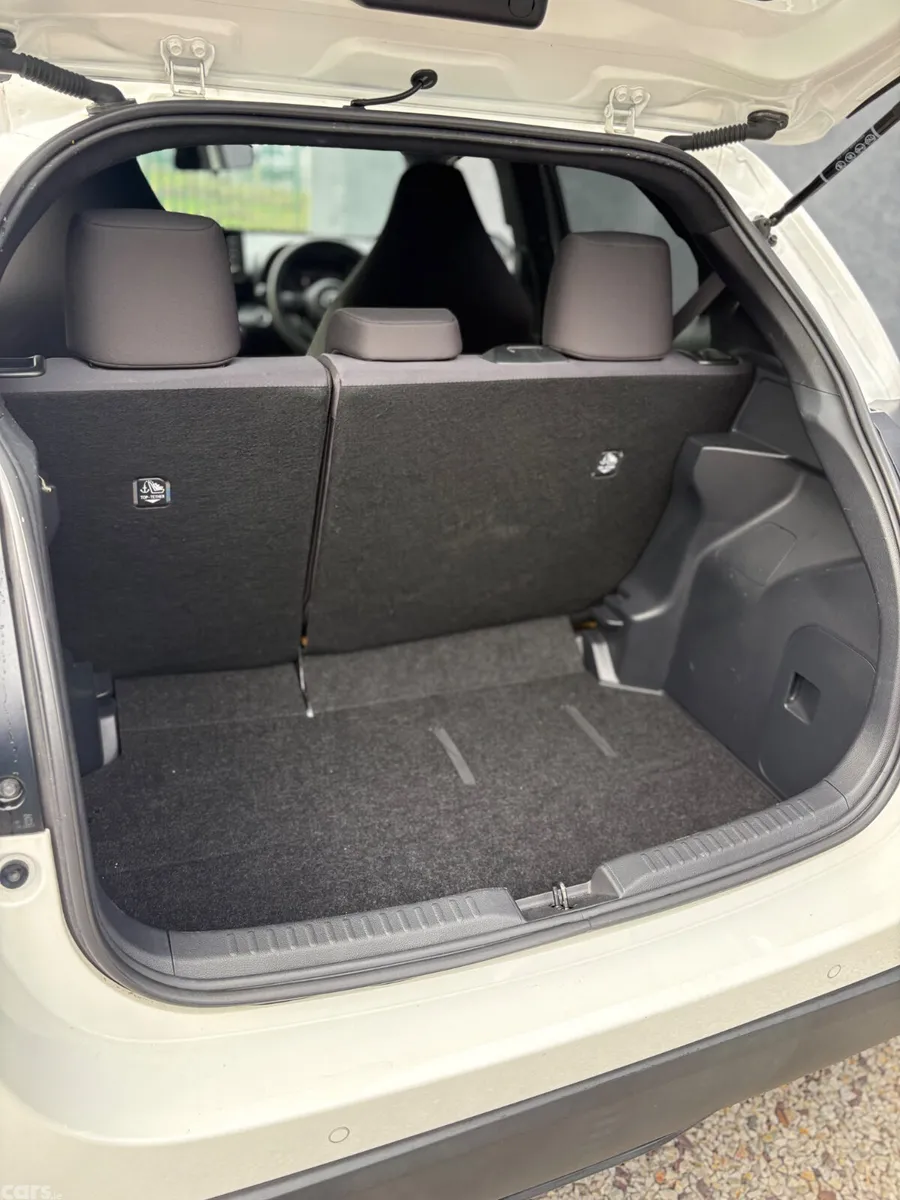 Toyota Yaris Hatchback, Petrol, 2021, White
