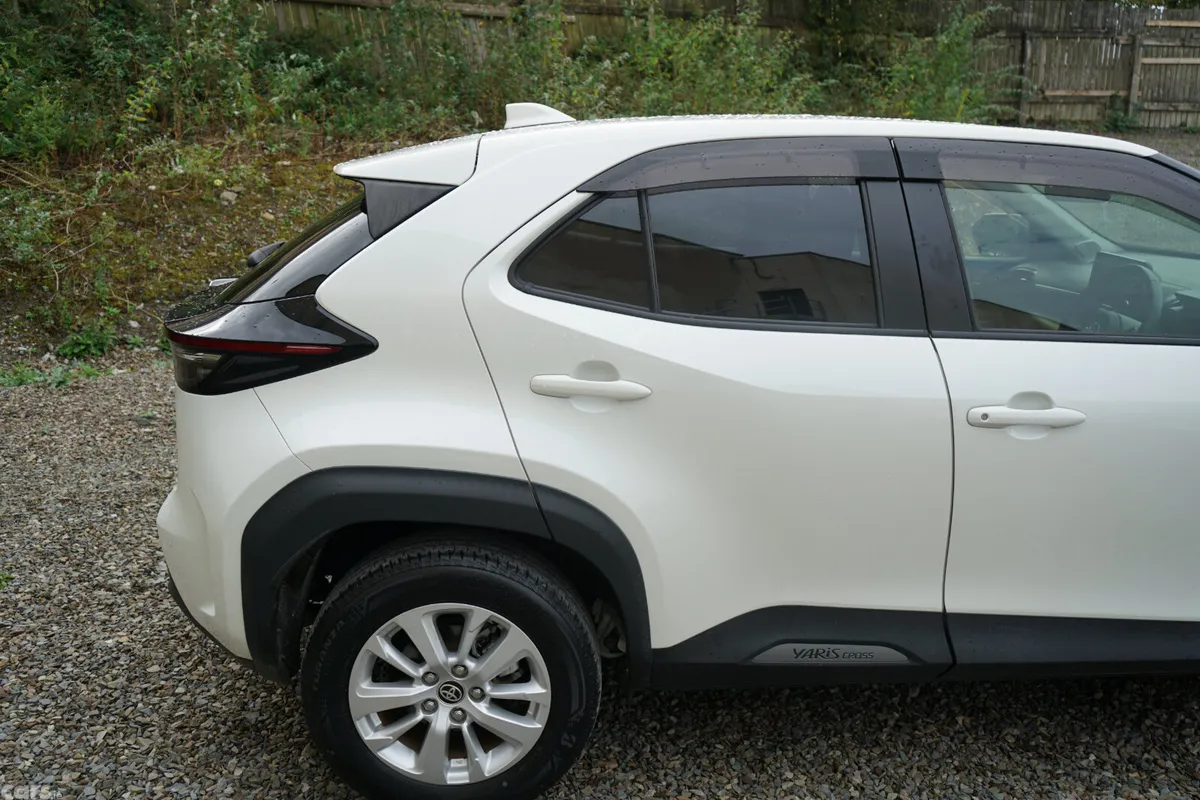 Toyota Yaris Cross SUV, Petrol Hybrid, 2021, White
